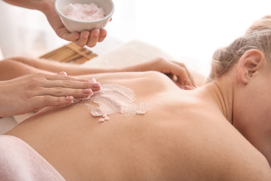 Moisturizing milk exfoliation treatment